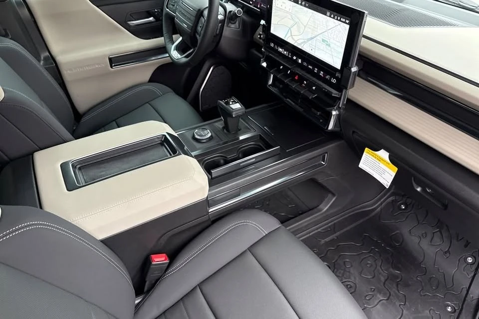 2026 GMC Hummer EV - Image 15 of 20