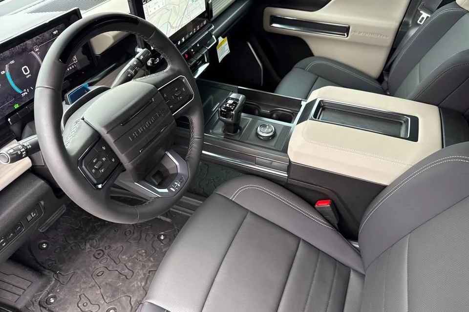2026 GMC Hummer EV - Image 10 of 20