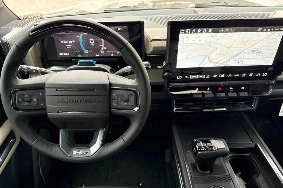 2026 GMC Hummer EV - Image 14 of 20
