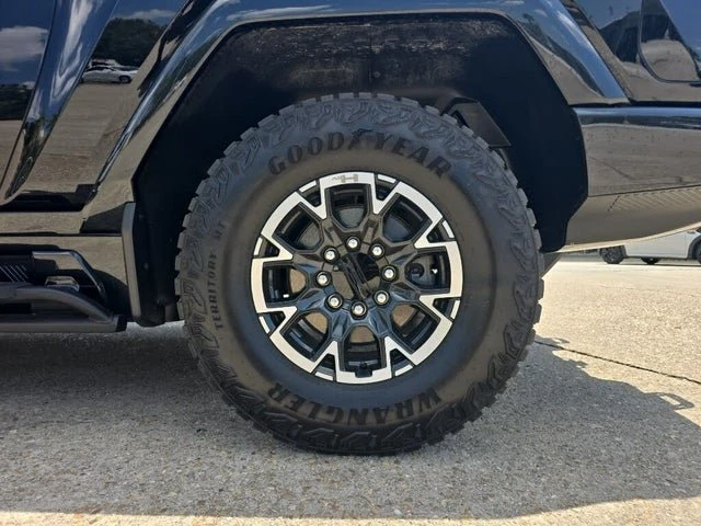 2026 GMC Hummer EV - Image 7 of 19