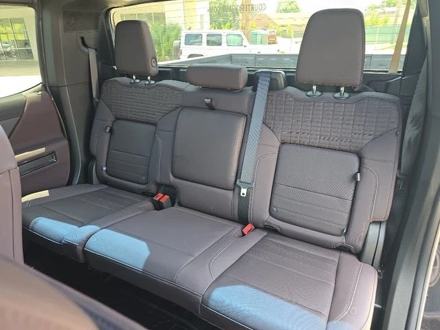 2026 GMC Hummer EV - Image 17 of 19