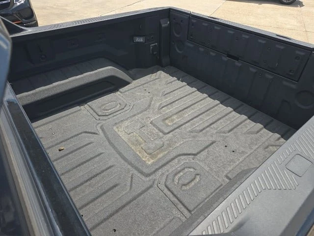 2026 GMC Hummer EV - Image 18 of 19