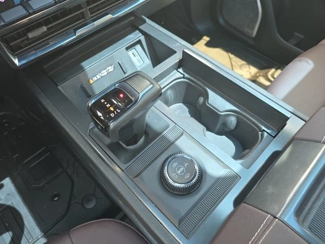 2026 GMC Hummer EV - Image 13 of 19