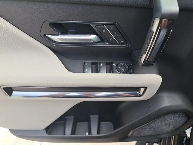 2026 GMC Hummer EV - Image 9 of 12