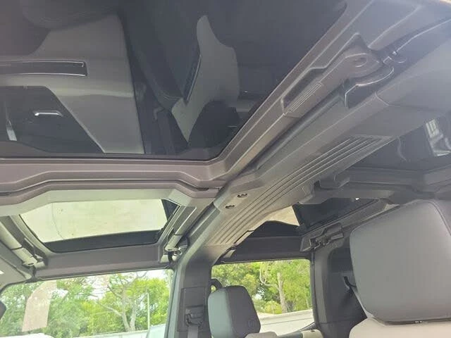 2026 GMC Hummer EV - Image 10 of 12