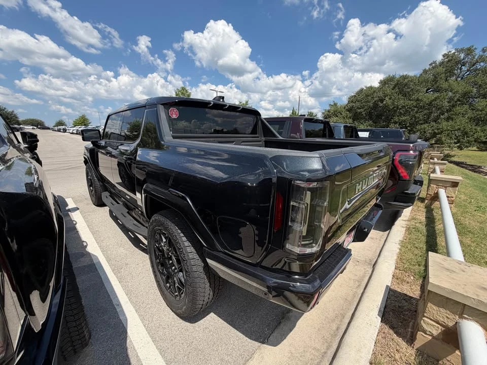 2026 GMC Hummer EV - Image 5 of 12