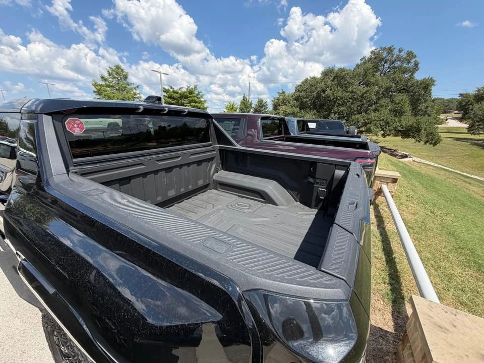 2026 GMC Hummer EV - Image 4 of 12