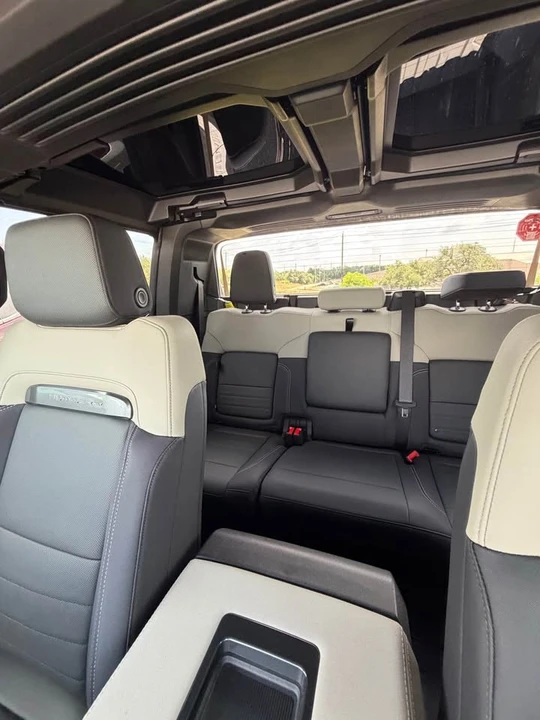 2026 GMC Hummer EV - Image 9 of 12