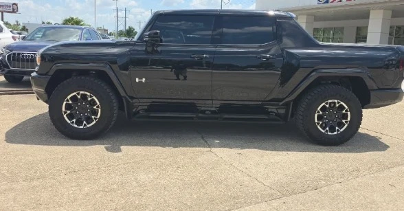 2026 GMC Hummer EV - Image 5 of 9