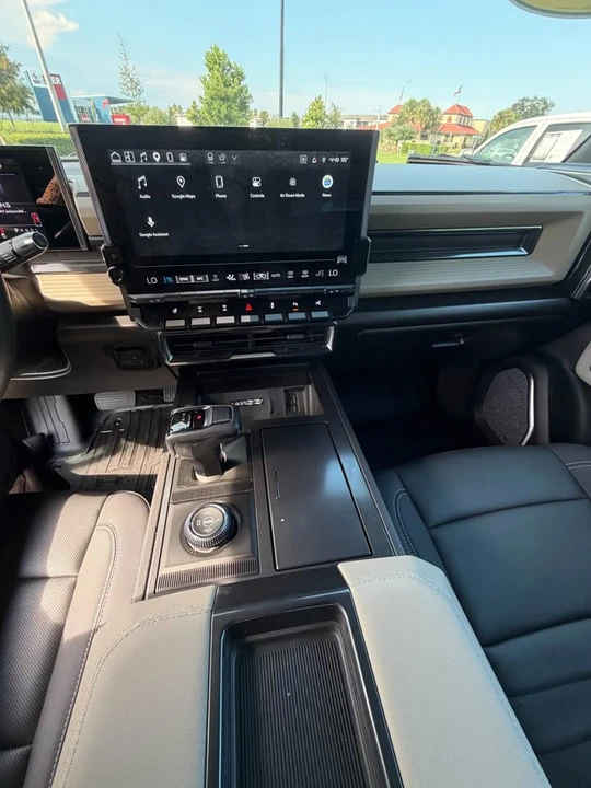 2026 GMC Hummer EV - Image 8 of 8