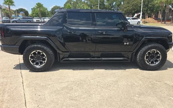 2026 GMC Hummer EV - Image 4 of 9