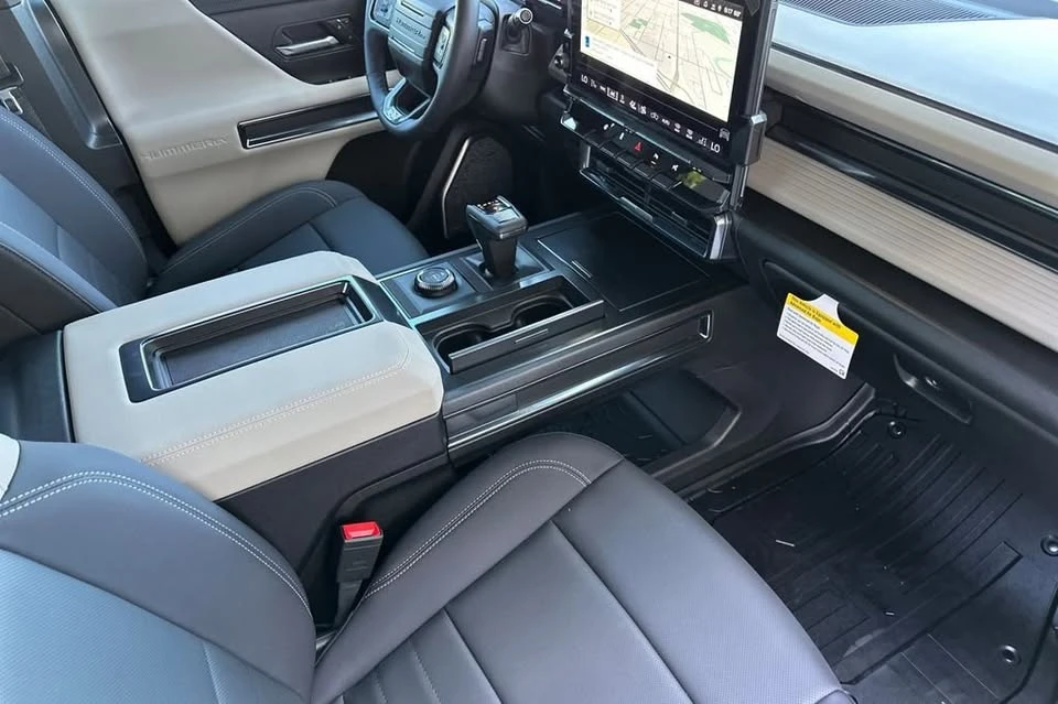 2026 GMC Hummer EV - Image 15 of 20
