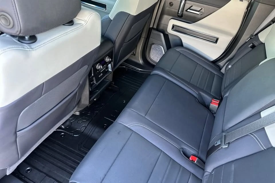 2026 GMC Hummer EV - Image 12 of 20