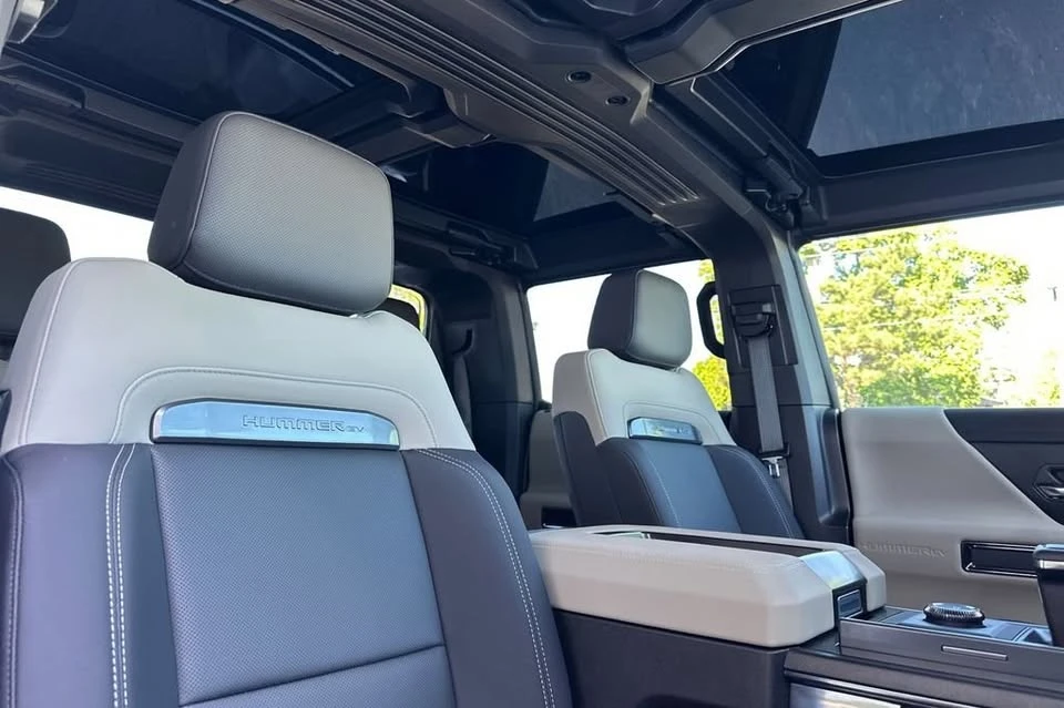 2026 GMC Hummer EV - Image 16 of 20