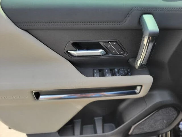 2026 GMC Hummer EV - Image 9 of 14