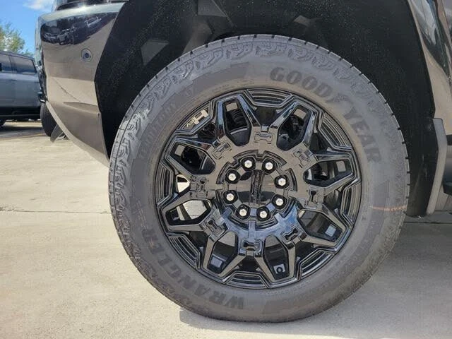 2026 GMC Hummer EV - Image 5 of 14