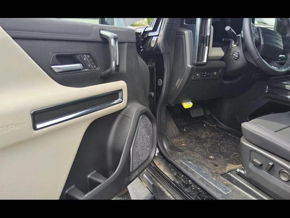 2026 GMC Hummer EV - Image 10 of 16