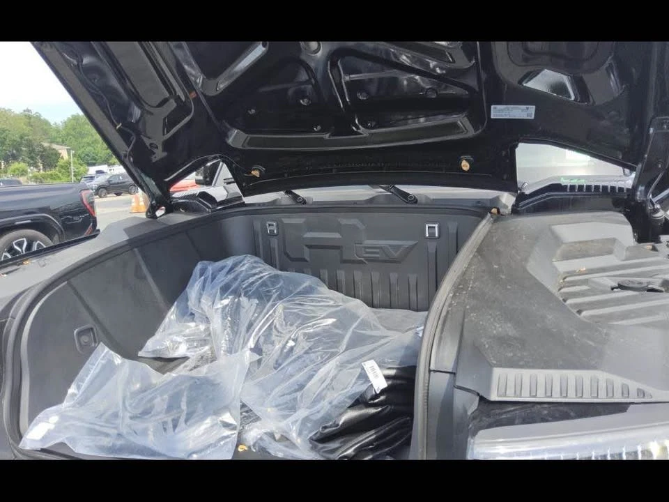 2026 GMC Hummer EV - Image 9 of 16