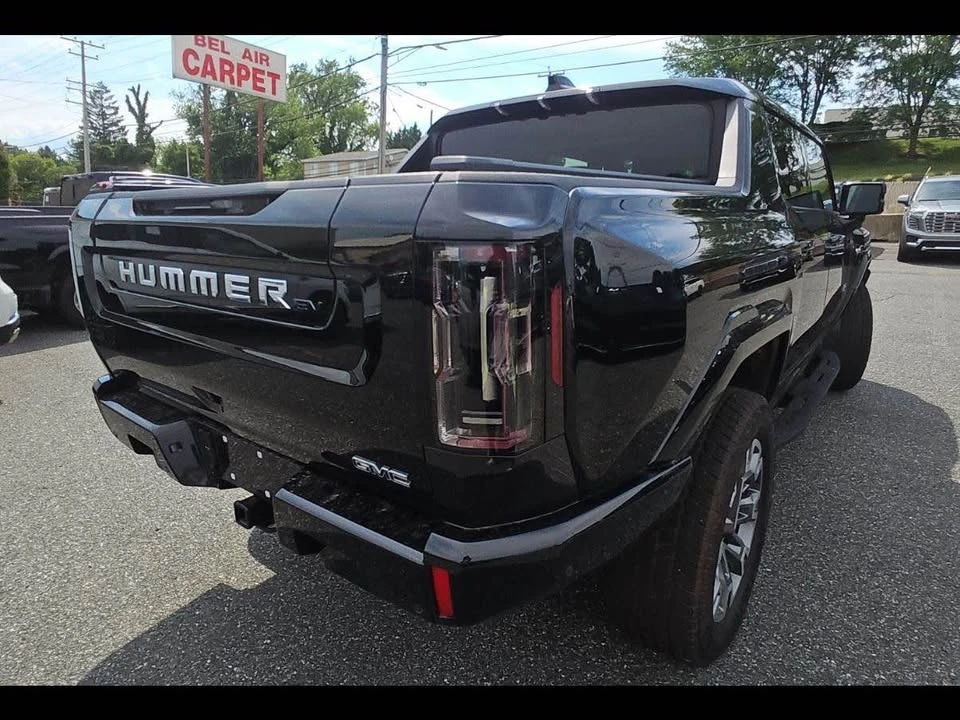 2026 GMC Hummer EV - Image 11 of 16