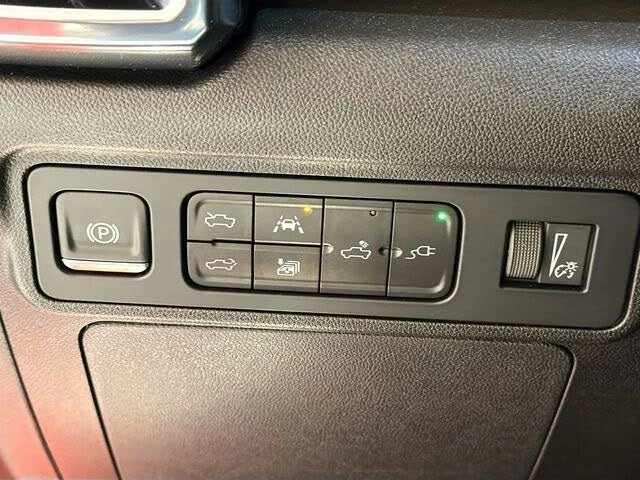 2026 GMC Hummer EV - Image 10 of 20
