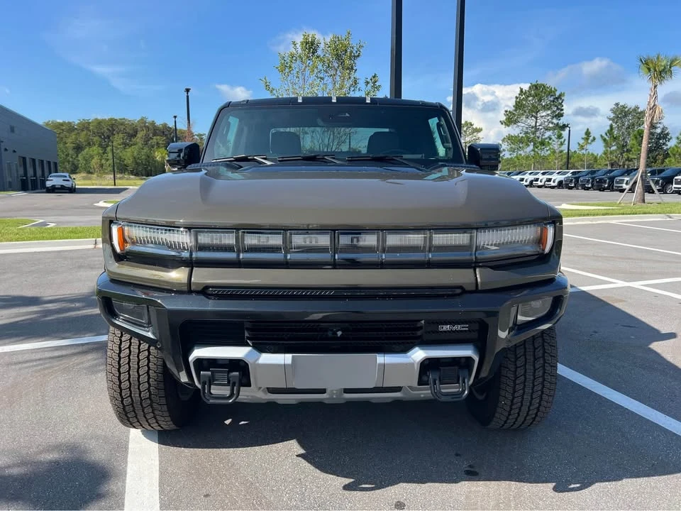 2026 GMC Hummer EV - Image 9 of 11