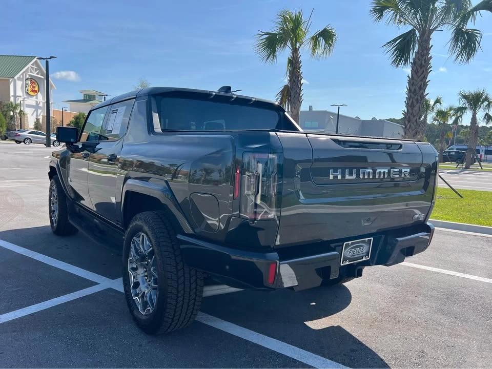 2026 GMC Hummer EV - Image 10 of 11