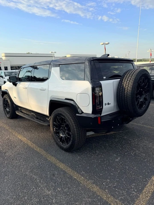 2026 GMC Hummer EV - Image 3 of 4
