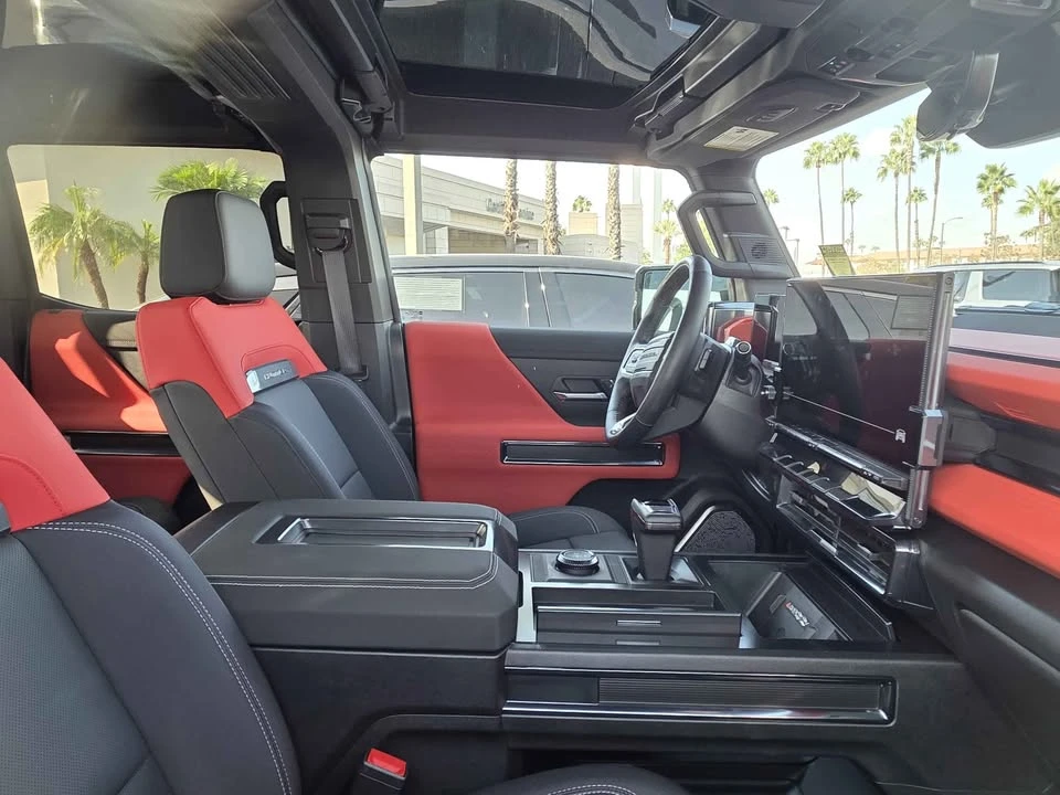 2026 GMC Hummer EV - Image 9 of 17