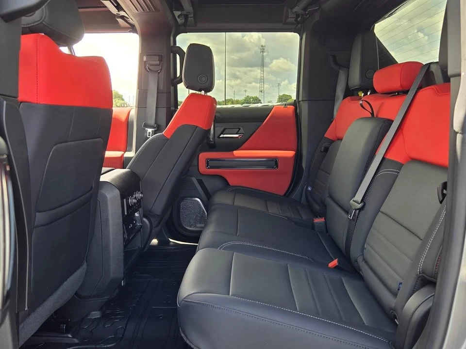 2026 GMC Hummer EV - Image 11 of 20