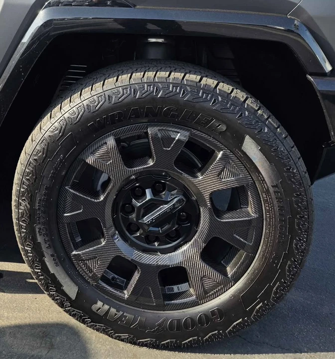 2026 GMC Hummer EV - Image 6 of 17