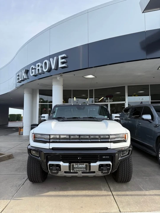 2026 GMC Hummer EV - Image 2 of 4