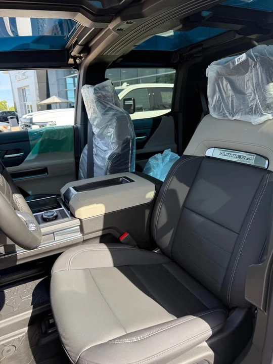 2026 GMC Hummer EV - Image 8 of 14