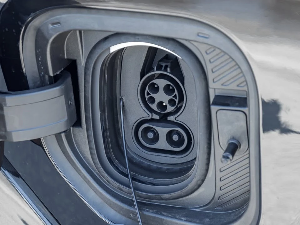 2026 GMC Hummer EV - Image 7 of 20
