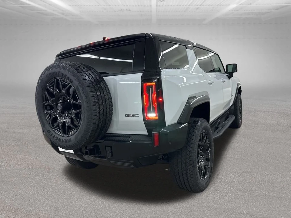 2026 GMC Hummer EV - Image 11 of 12