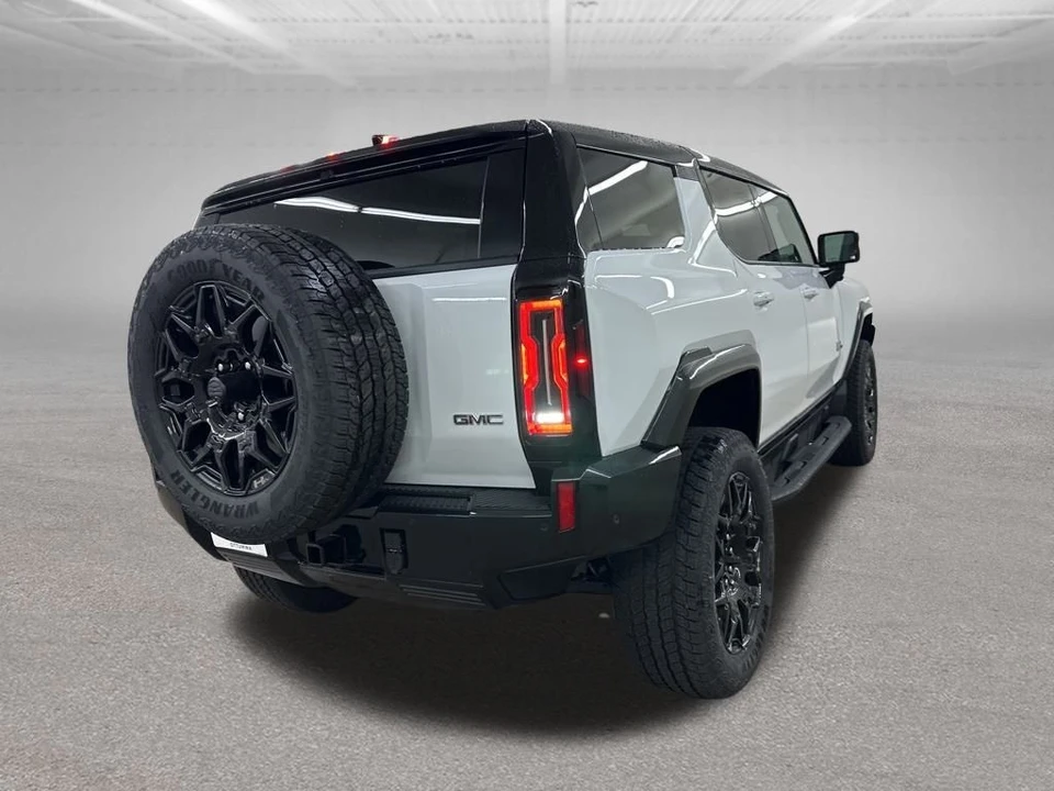 2026 GMC Hummer EV - Image 11 of 12