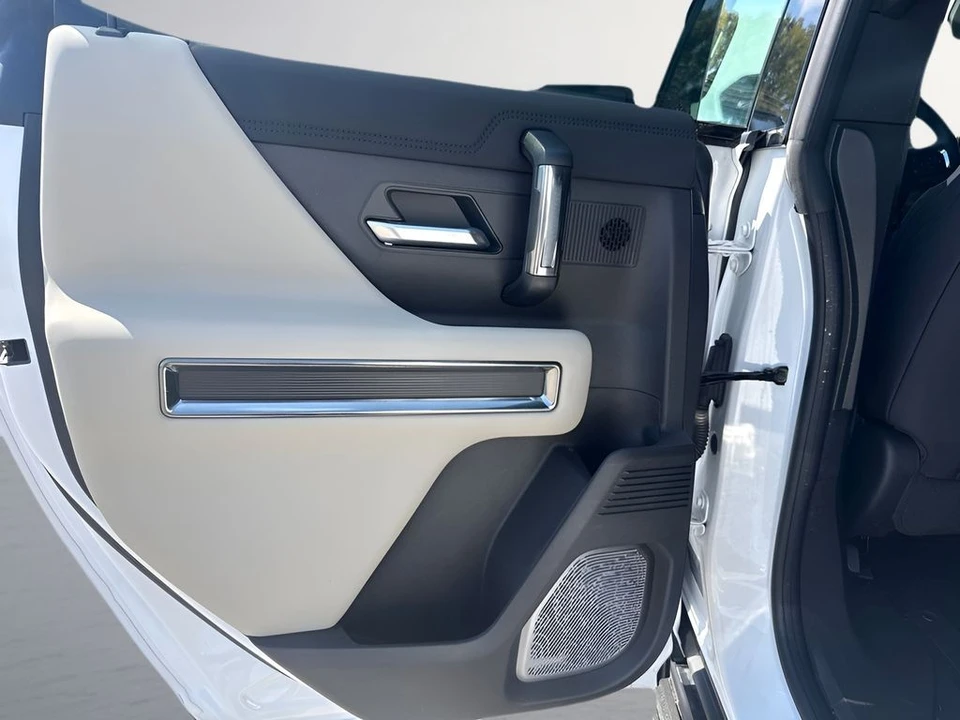 2026 GMC Hummer EV - Image 30 of 31
