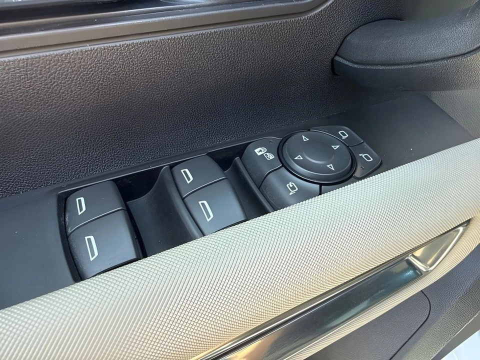 2026 GMC Hummer EV - Image 29 of 31