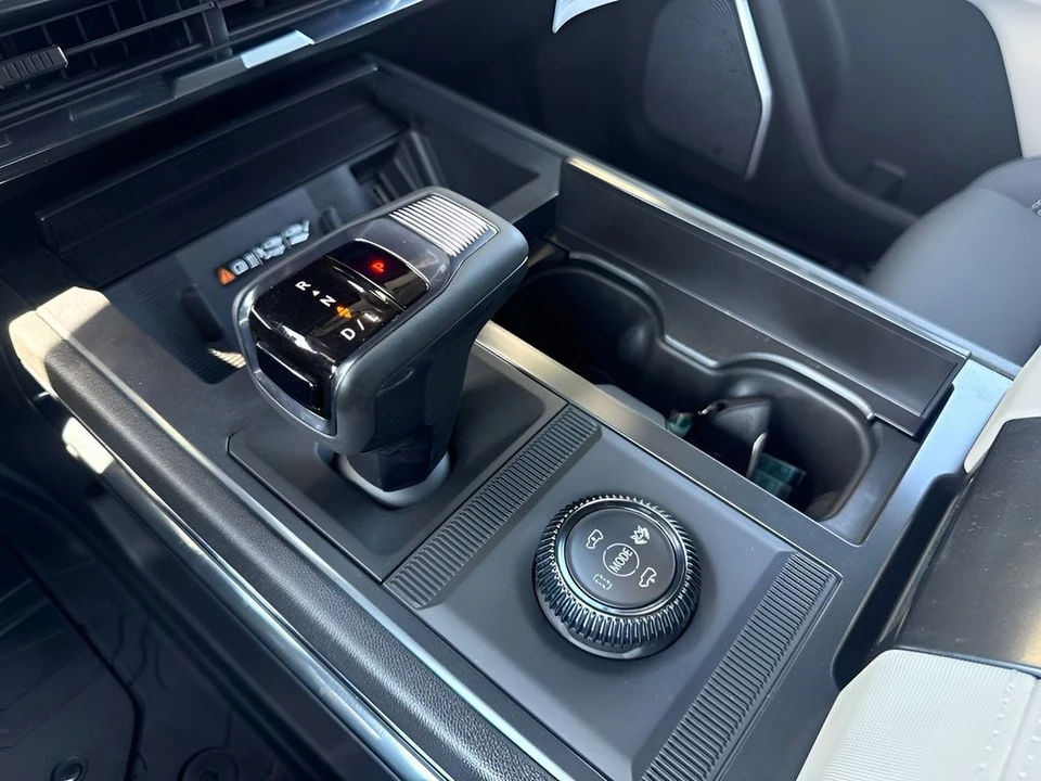 2026 GMC Hummer EV - Image 20 of 31