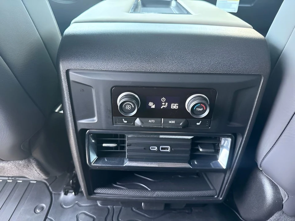 2026 GMC Hummer EV - Image 15 of 31