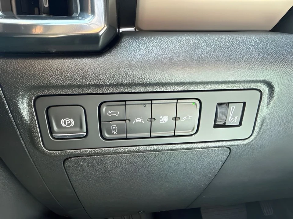 2026 GMC Hummer EV - Image 26 of 31