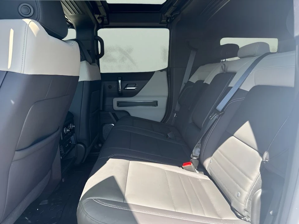 2026 GMC Hummer EV - Image 14 of 31