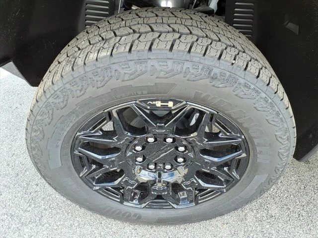 2026 GMC Hummer EV - Image 7 of 14