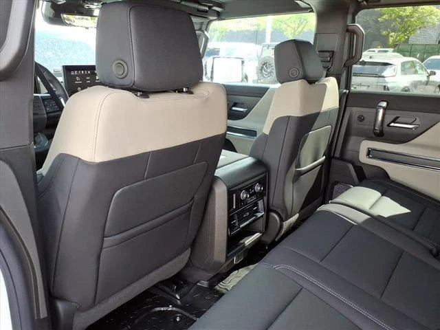 2026 GMC Hummer EV - Image 10 of 14
