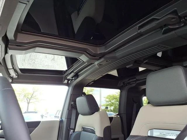2026 GMC Hummer EV - Image 9 of 14