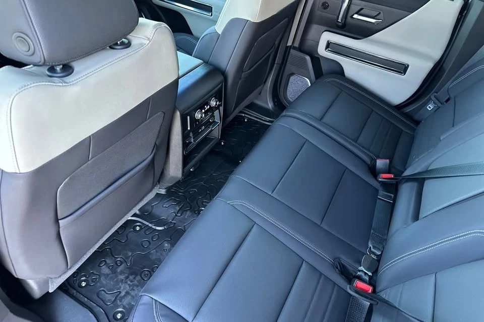 2026 GMC Hummer EV - Image 9 of 20