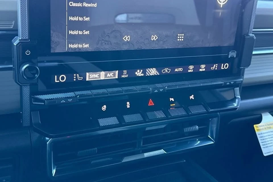 2026 GMC Hummer EV - Image 18 of 20