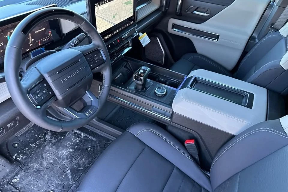 2026 GMC Hummer EV - Image 7 of 20