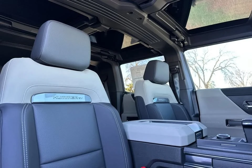 2026 GMC Hummer EV - Image 14 of 20