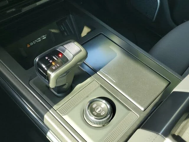 2026 GMC Hummer EV - Image 11 of 12