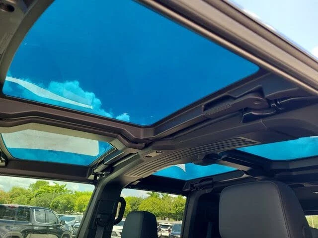 2026 GMC Hummer EV - Image 9 of 12
